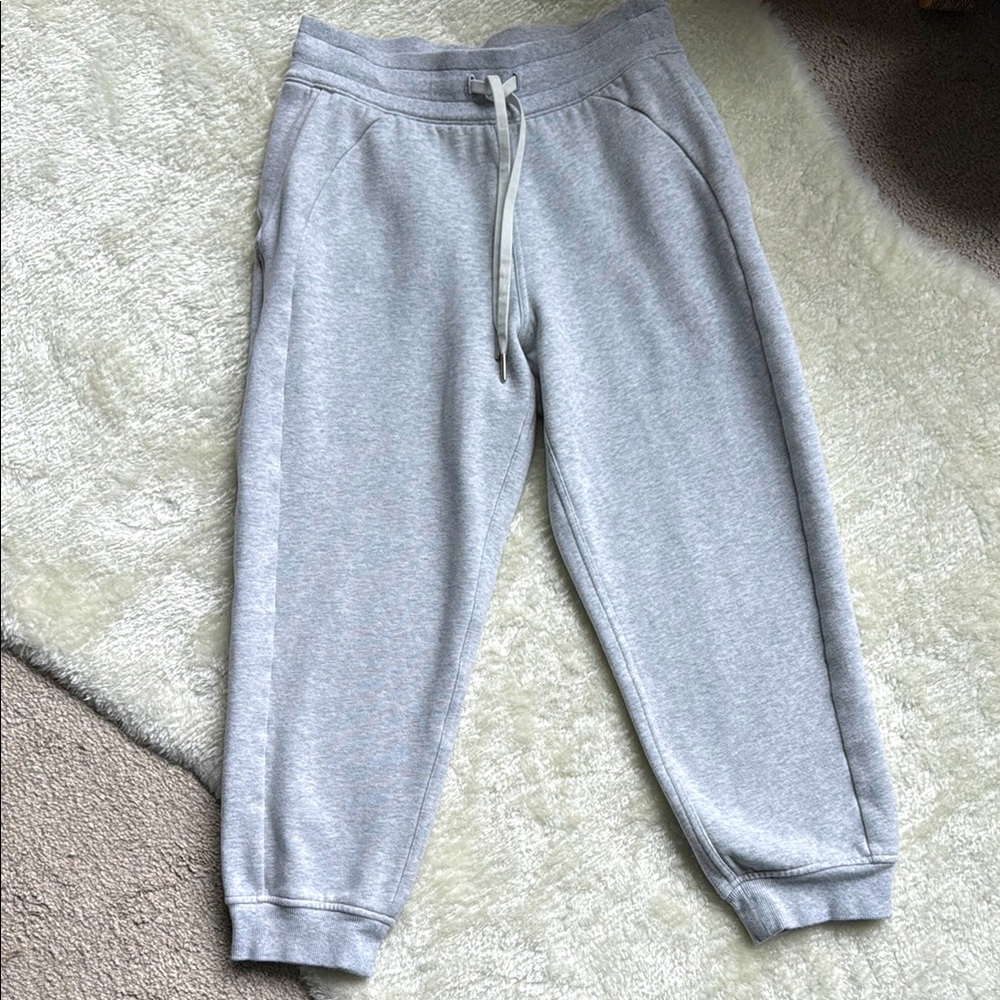Lululemon Scuba Cropped Jogger Heather Light Gray EUC Size 6